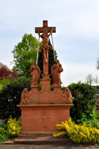 Kloppenheim, Friedhof, Kreuzigung Christi