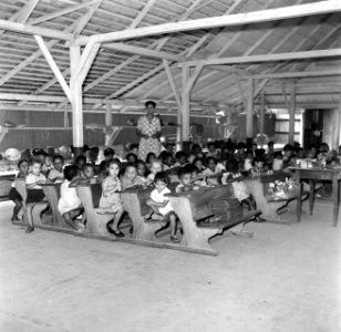 Klaslokaal op de Oranjeschool (Lagere School) in Paramaribo, Bestanddeelnr 252-6214