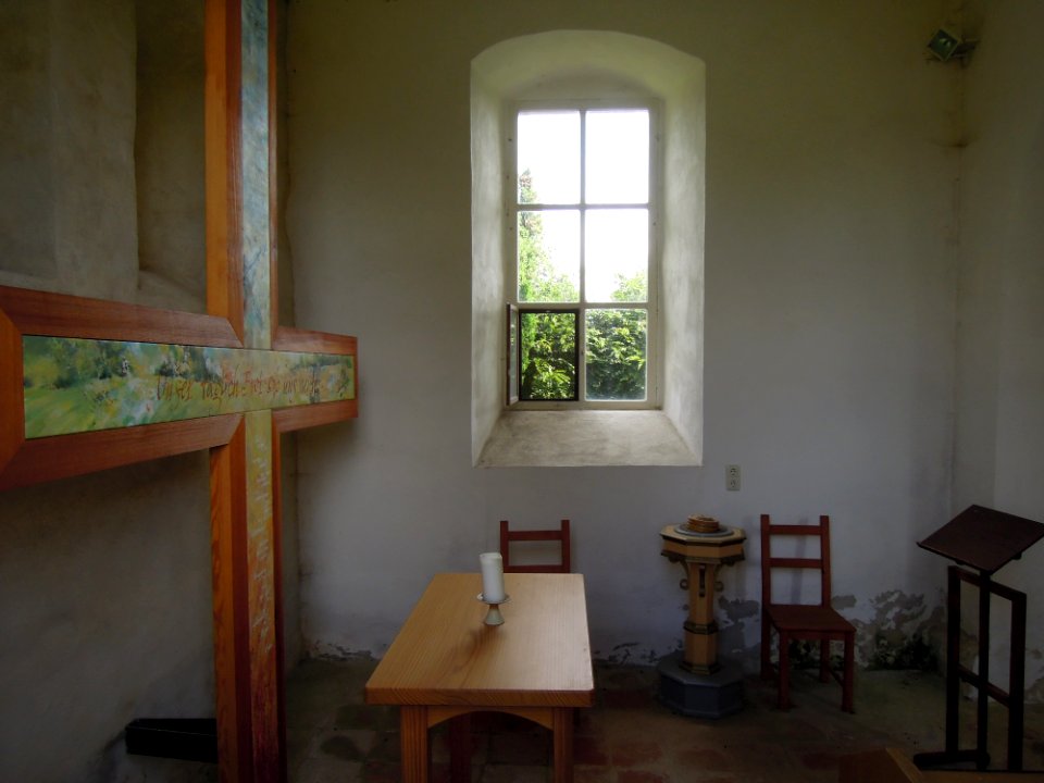 Kirche Berkau -Innen Chor- im August 2020