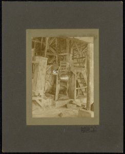 Kleiwals in steen- en pannenfabriek te Groenlo, waarin een 11-jarige jongen zij…, Bestanddeelnr 256-1450