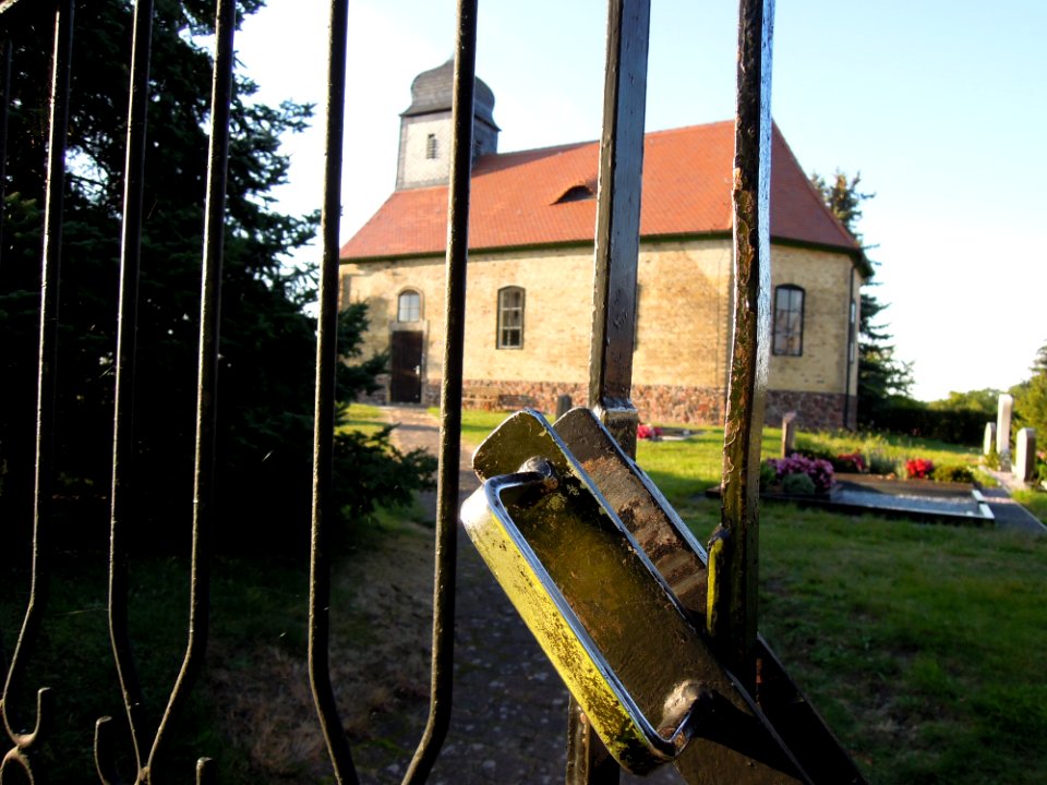 Kirche Grabo bei Straach -Südostansicht mit Torverschluss im Detail- Ende September 2020