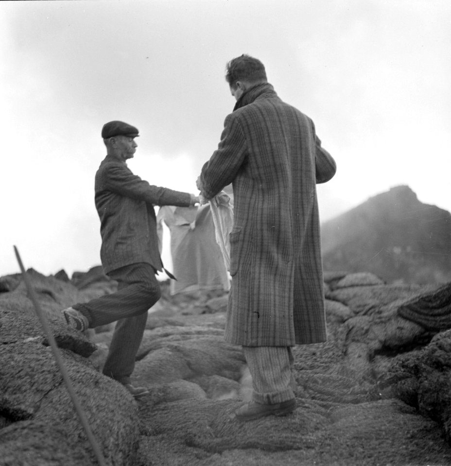 Kledingverkoper op de Vesuvius, Bestanddeelnr 191-1378