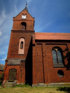 Kirche Dabrun -Südfassade Turm mit Seitzugang- im August 2020