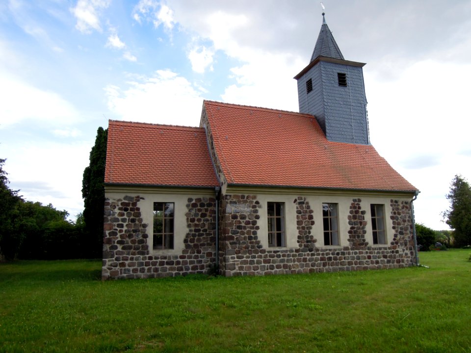 Kirche Berkau -Nordostansicht Nah- im August 2020