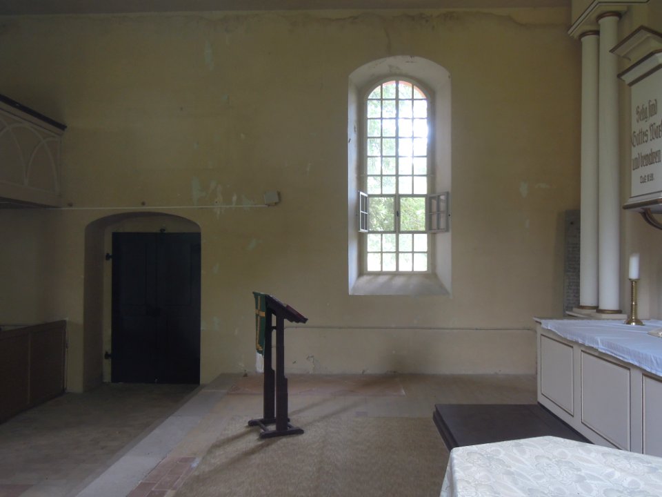Kirche Dobien -Innenansicht Altar- und Chorbereich von Süd- August 2020