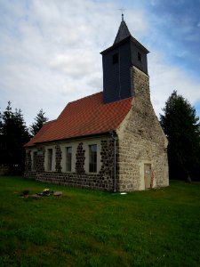 Kirche Berkau -Nordwestansicht mit Turm- im August 2020