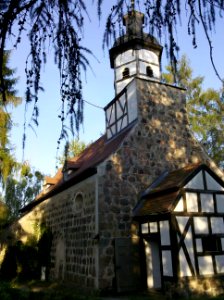 Kirche Bülzig -Vorbau mit Zutritt unterhalb Kirchturm- im Juli 2020b