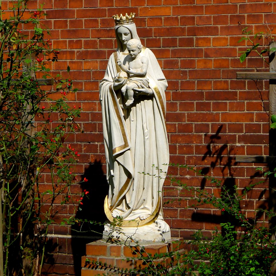 Kirche im Katharinenstift Marienstatue