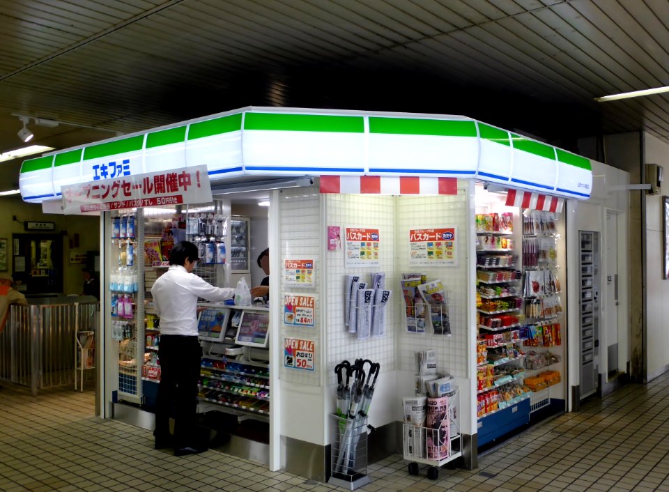 Kintetsu-eki-fami Okubo Station store