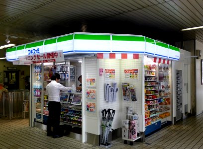 Kintetsu-eki-fami Okubo Station store