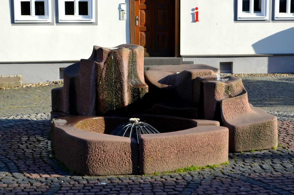 Kirchberg (Hunsrück), Marktplatz, Brunnen