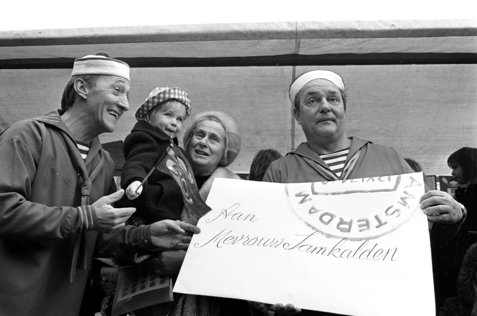 Kinderpostzegelactie op Dam in Amsterdam van start gegaan Peppi en Kokki (de Cam, Bestanddeelnr 927-5761