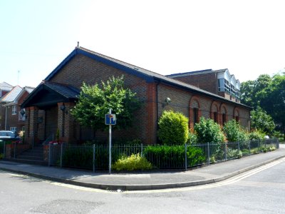 Kingdom Hall of Jehovah's Witnesses, Emlyn Lane, Leatherhead (July 2013) (4)
