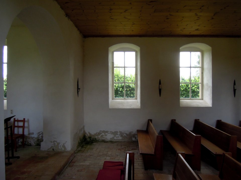 Kirche Berkau -Innen Schiff- im August 2020a
