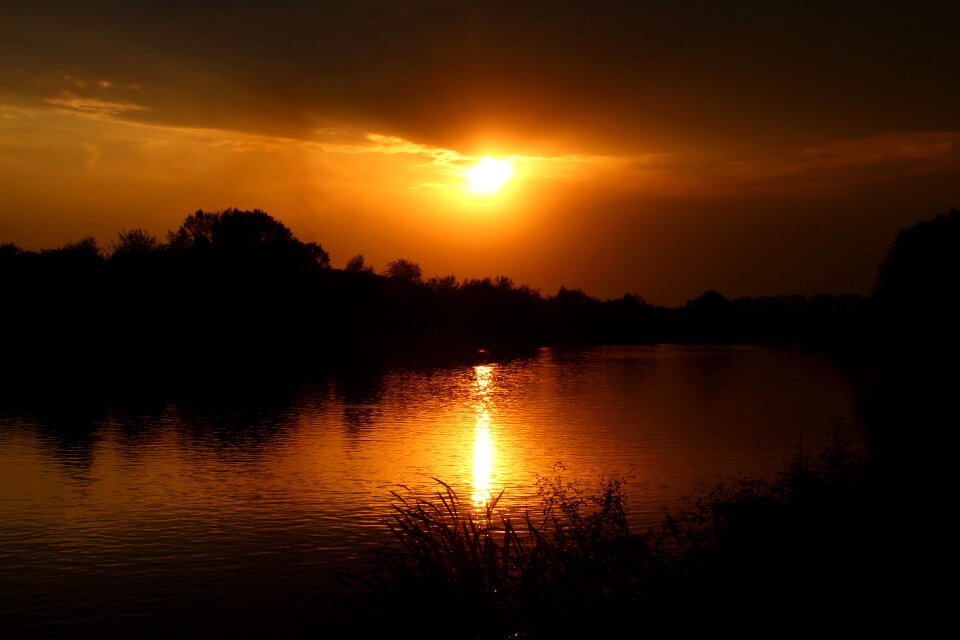 Sun in the evening red