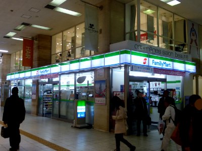 Kintetsu-eki-fami Uehonmachi station store