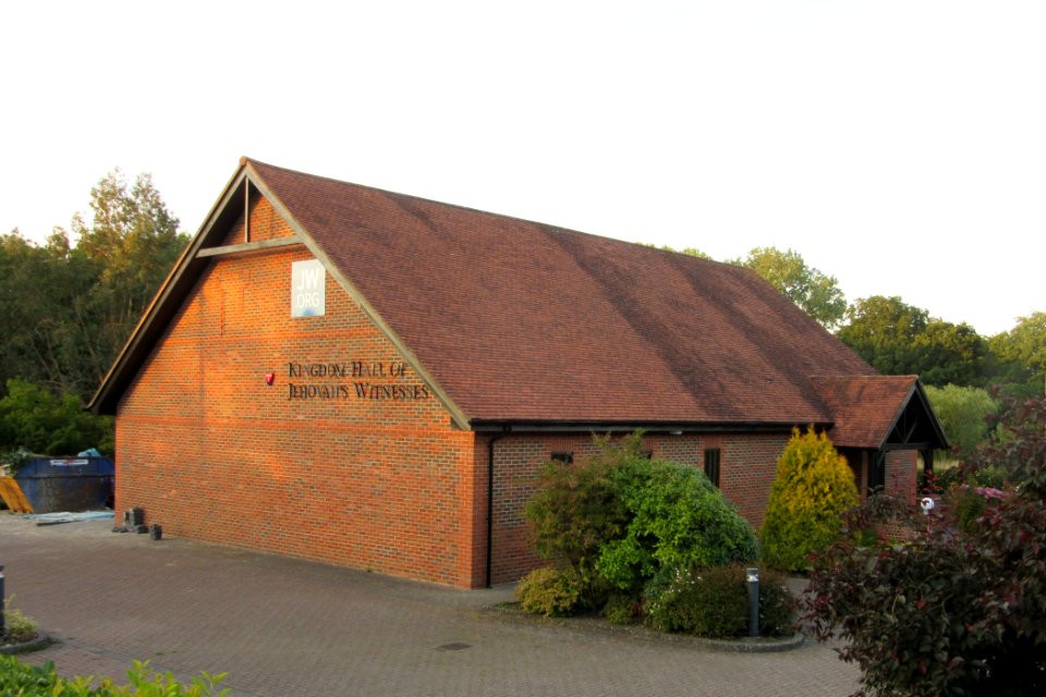 Kingdom Hall of Jehovah's Witnesses, Reigate Road, Hookwood (August 2015) (3)