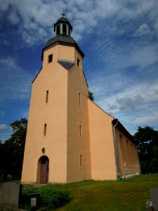Kirche Dobien -Westsüdwestansicht hochkant- August 2020
