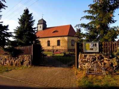 Kirche Grabo bei Straach -Südostansicht mit Zufahrt und Einfriedung straßenseitig- Ende September 2020