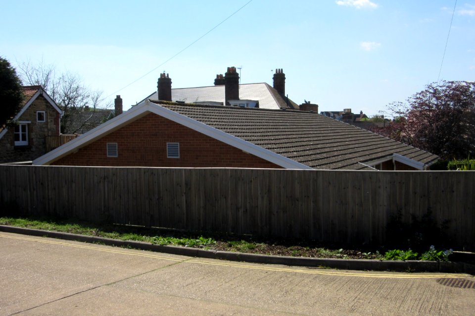 Kingdom Hall, Granville Rise, Totland (May 2016) (1)