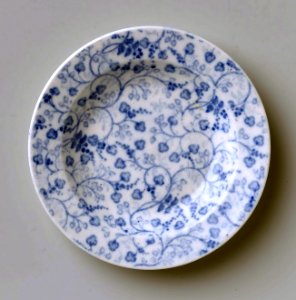 Kinderservies met blauwe ranken (1867), Petrus Regout & Co (1)