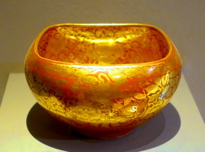 Kinrande-style tea bowl (chawan), attributed to Eiraku Hozen, Kyoto, Japan, c. 1830, porcelain, underglaze blue, red enamel, gilding - Montreal Museum of Fine Arts - Montreal, Canada - DSC09515
