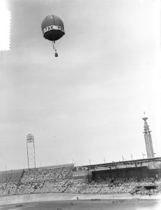 Kindervakantiefeest Olympisch Stadion ballonopstijging, Bestanddeelnr 905-8845