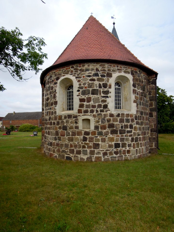 Kirche Gadegast -Ostschluss der Apsis- August 2020