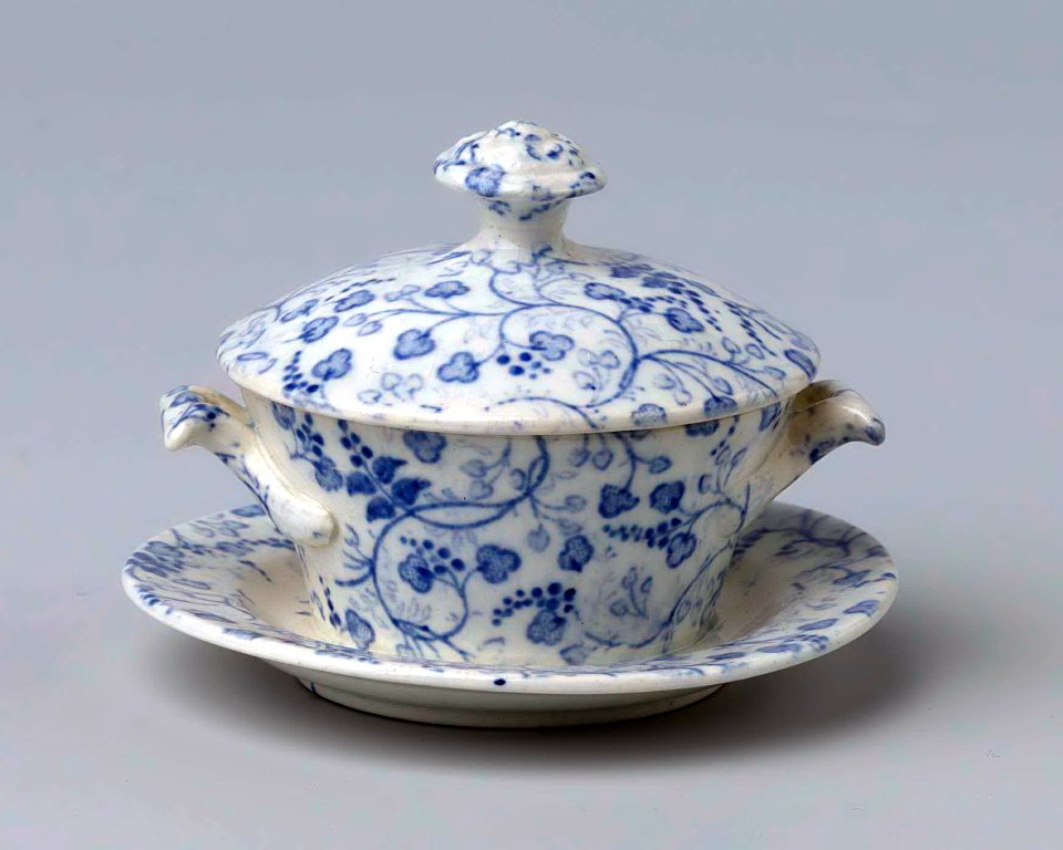 Kinderservies met blauwe ranken (1867), Petrus Regout & Co (4)