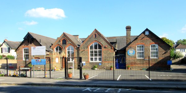 Kingston Liberal Synagogue, Ewell Road, Thames Ditton (June 2015) (1)