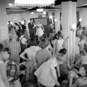 Kindermodeshow Fa Nooy Zandvoort, Bestanddeelnr 908-8613