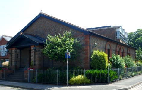Kingdom Hall of Jehovah's Witnesses, Emlyn Lane, Leatherhead (July 2013) (2)