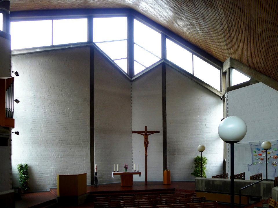 Kirche am Seggeluchbecken (Märkisches Viertel) Altarraum