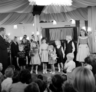 Kindermodeshow Fa Nooy Zandvoort, Bestanddeelnr 908-8616