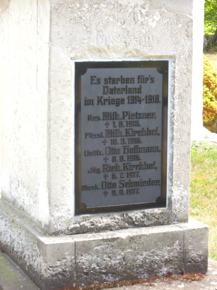 Kirche Bösewig -Gefallenendenkmal Weltkrieg 1914-1918 Namenstafel- im August 2020