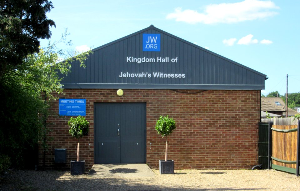 Kingdom Hall, High Road, Byfleet (June 2015) (1)