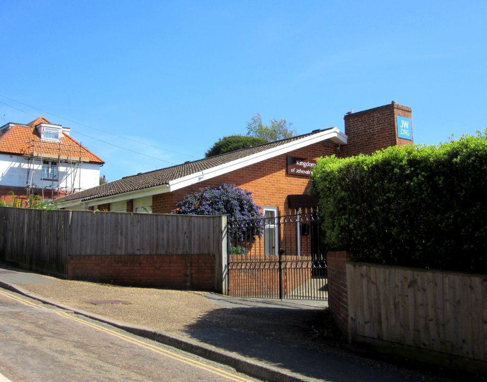 Kingdom Hall, Granville Rise, Totland (May 2016) (2)