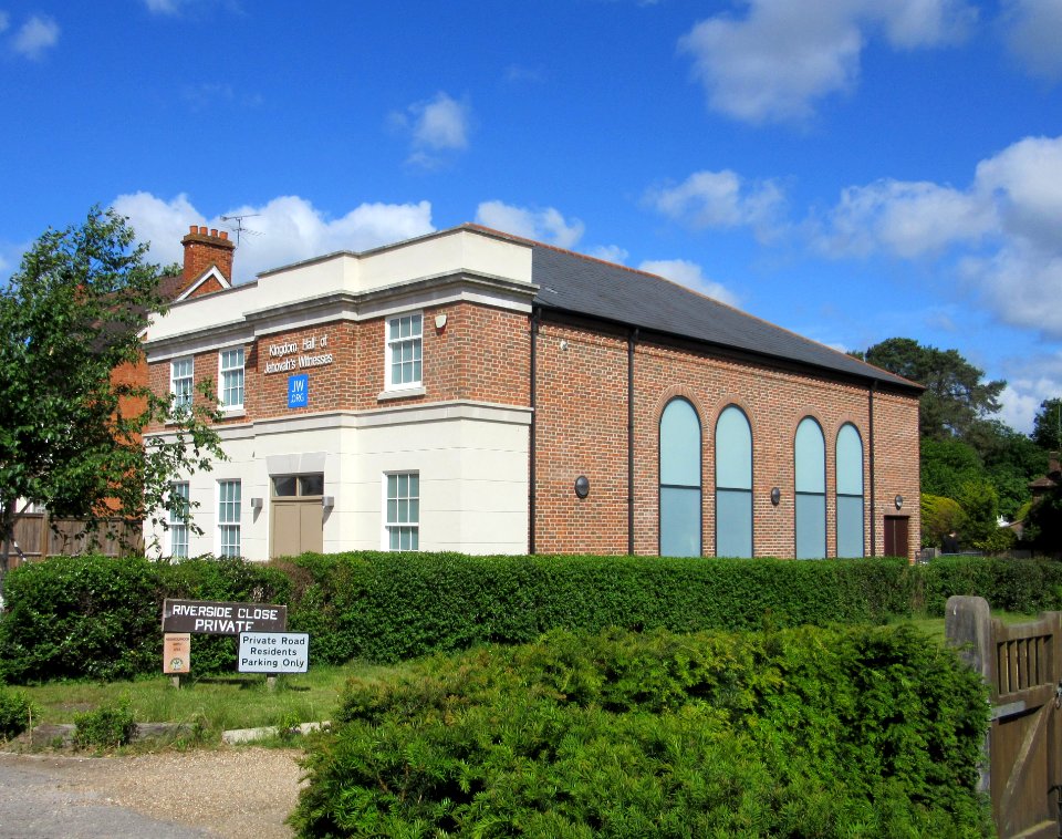 Kingdom Hall, Connaught Road, Brookwood (June 2015) (4)