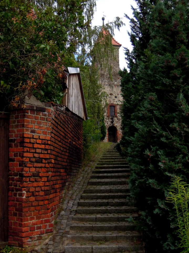 Kirche Jahmo -Kirchsteig bzw. gasse- im August 2020b