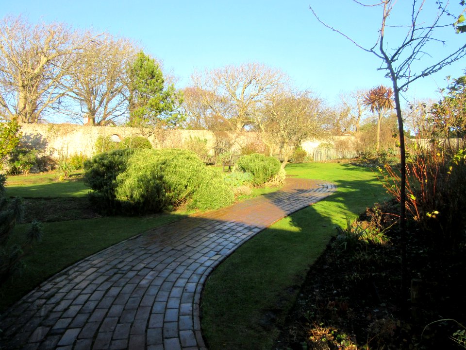 Kipling Gardens, The Green, Rottingdean (December 2016) (9)