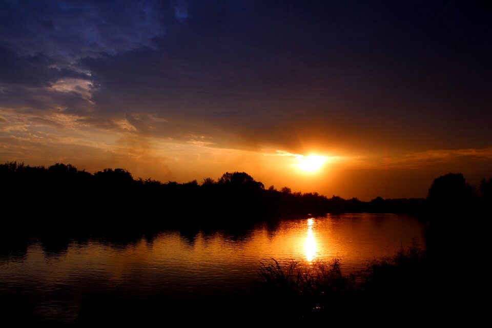 Sun in the evening red