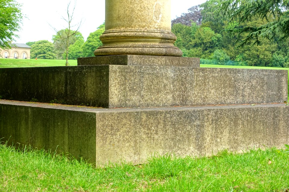 King's Pillar (Statue of King George II), Stowe - Buckinghamshire, England - DSC07049