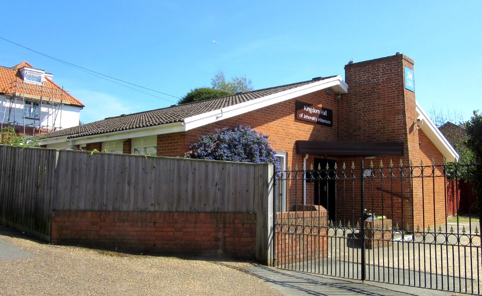 Kingdom Hall, Granville Rise, Totland (May 2016) (3)