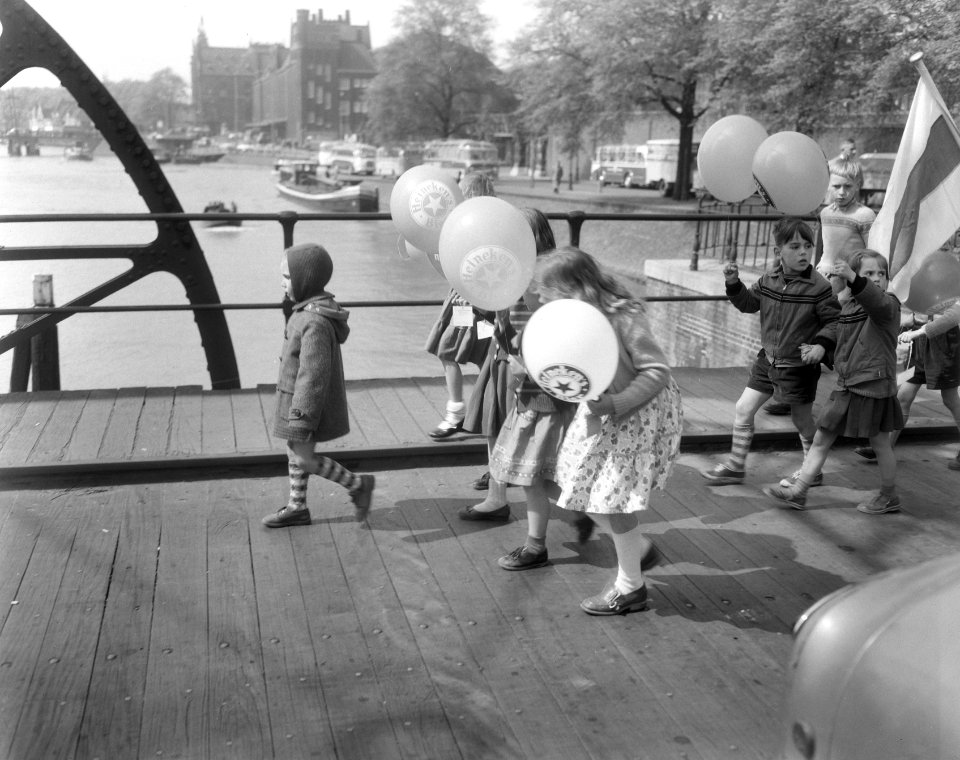 Kinderoptocht opening feestweek Oude binnenstad, Bestanddeelnr 908-5330