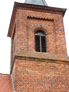 Kirche Gadegast -Turm mit Geläutöffnung nordseitig- August 2020b