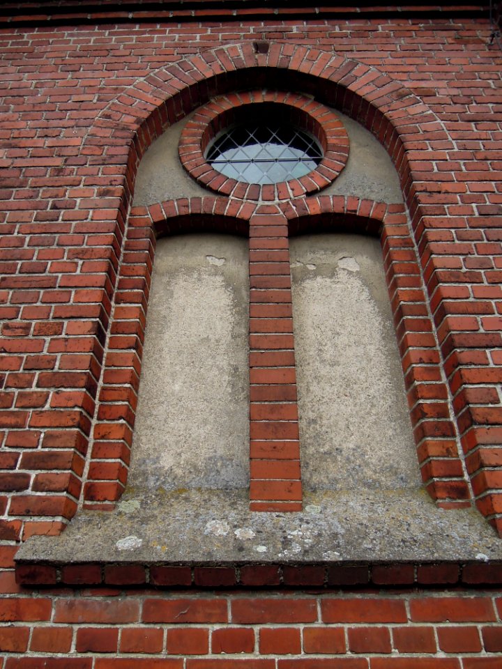 Kirche Köpnick -Westfassade unterhalb Turm- im August 2020
