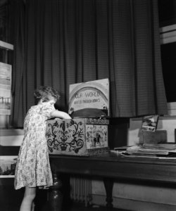 Kinderleeszaal Amerikaanse kinderen schonken boeken aan Nederlandse kinderen, Bestanddeelnr 901-6831