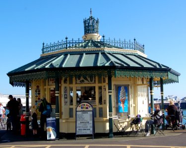 Kiosk opposite West Street, Brighton (NHLE Code 1381646) (September 2018)