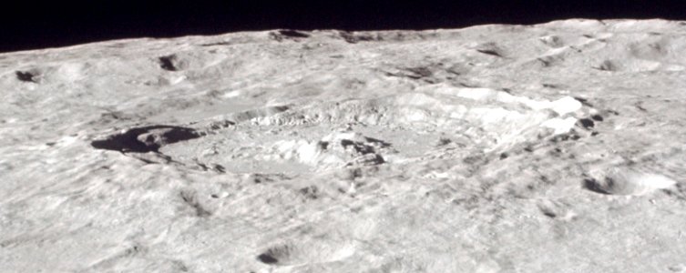 King crater oblique AS12-51-7555