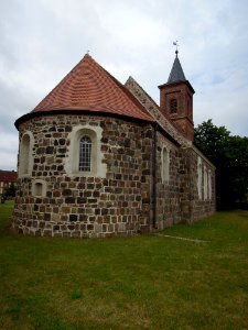 Kirche Gadegast -Ostnordostansicht mit halbrunder Apsis- August 2020